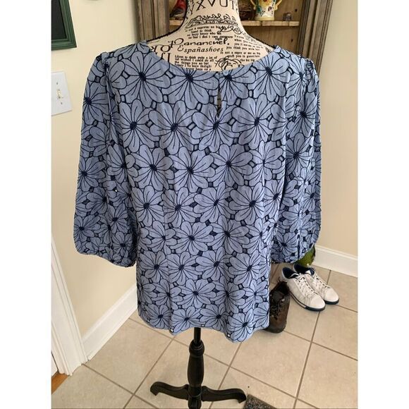 NWT Talbots FLORAL EYELET TOP - CHAMBRAY - Picture 4 of 11